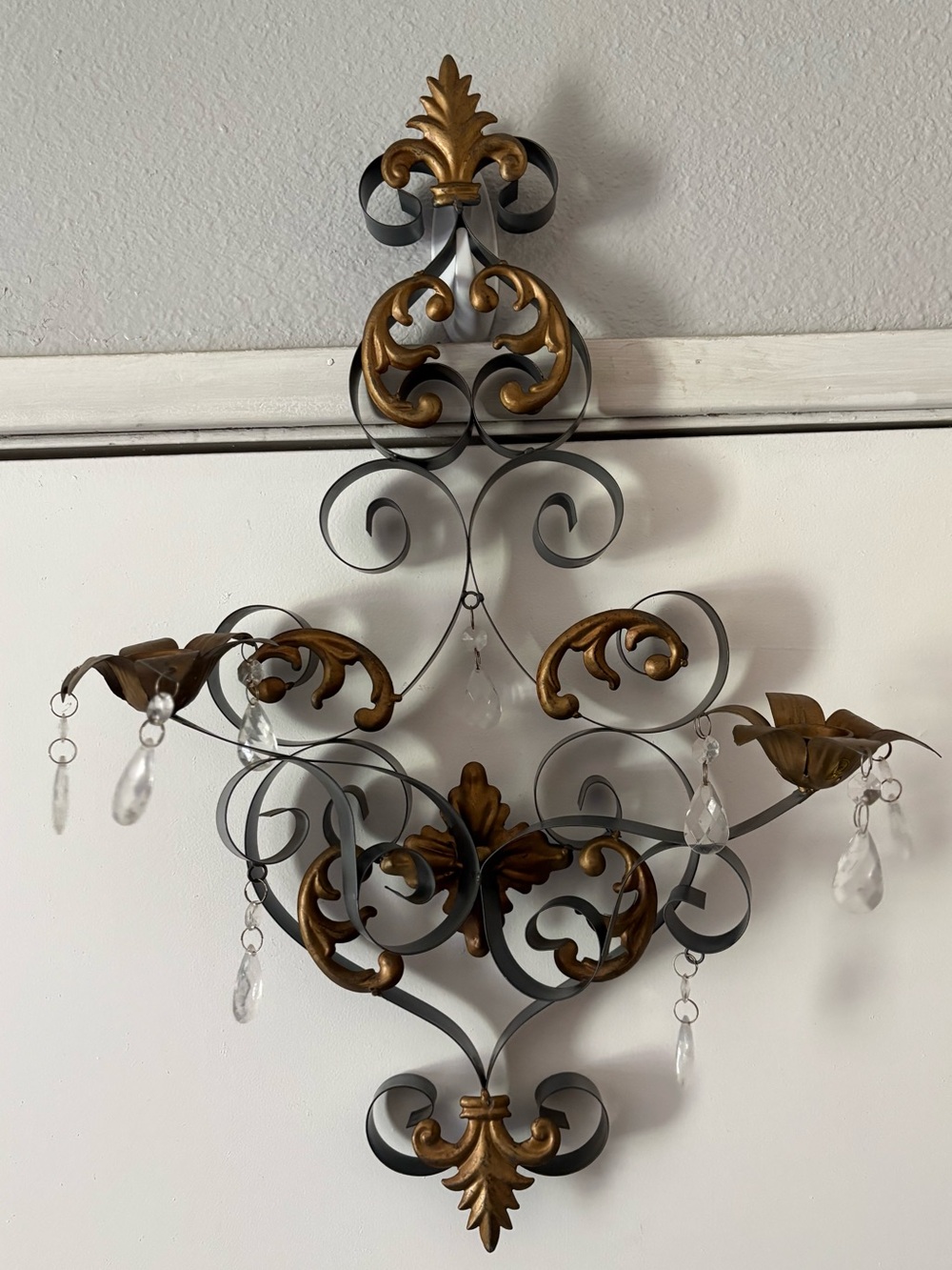 Victorian Style Iron Metal Wall Sconce Crystal Prisms Ornate Scroll Gold Baroque